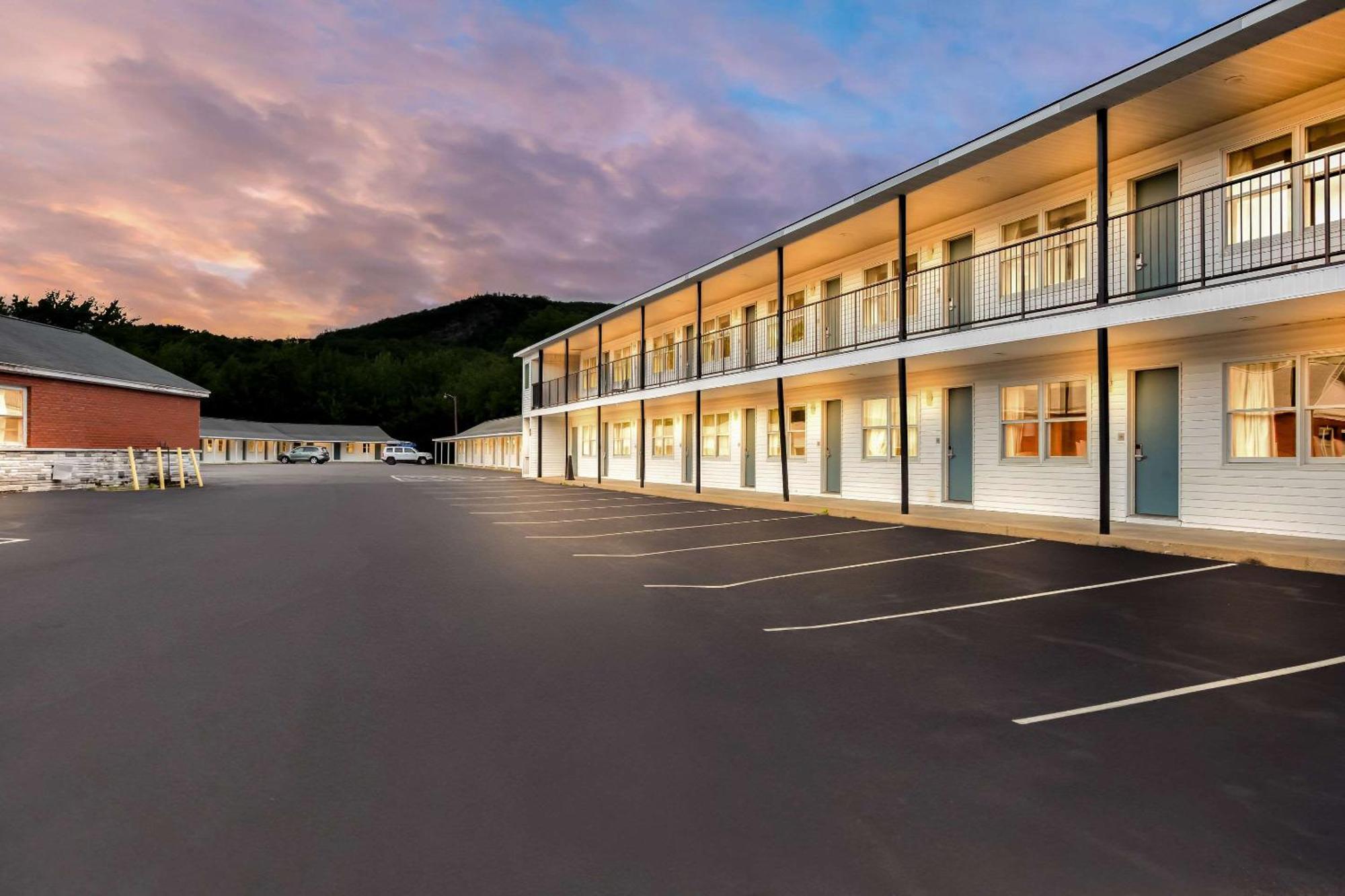 Rodeway Inn Gorham Exterior foto